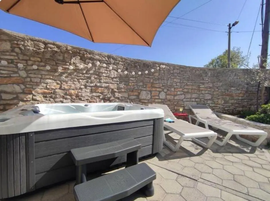 Apartment With Whirlpool And Bbq Near Porec Baderna