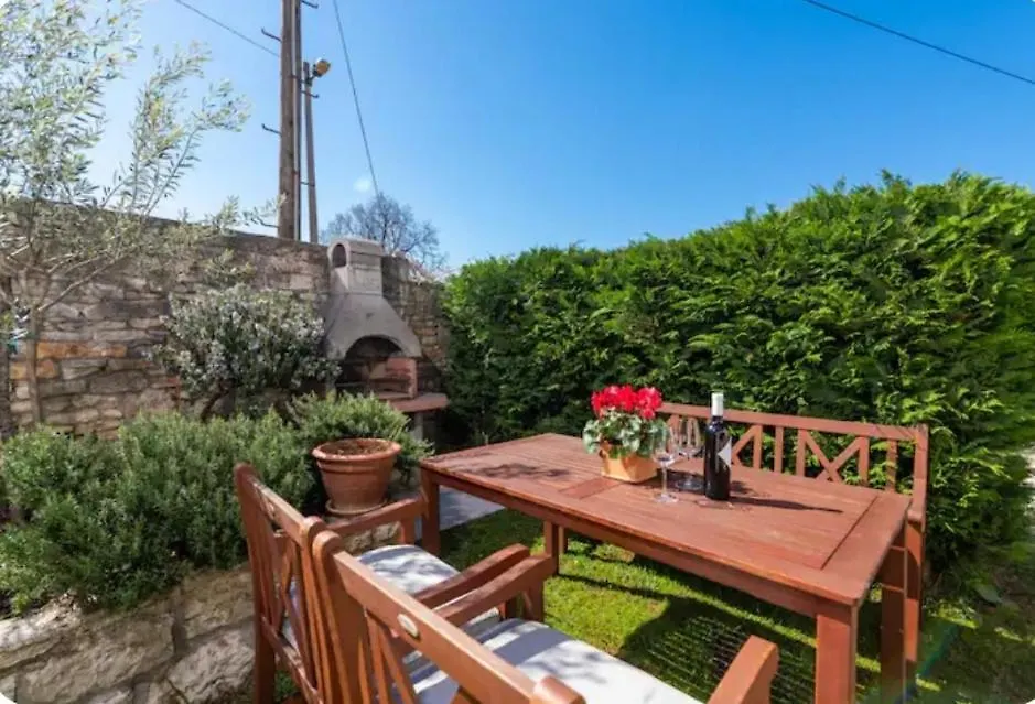 Apartment With Whirlpool And Bbq Near Porec Baderna Croatie
